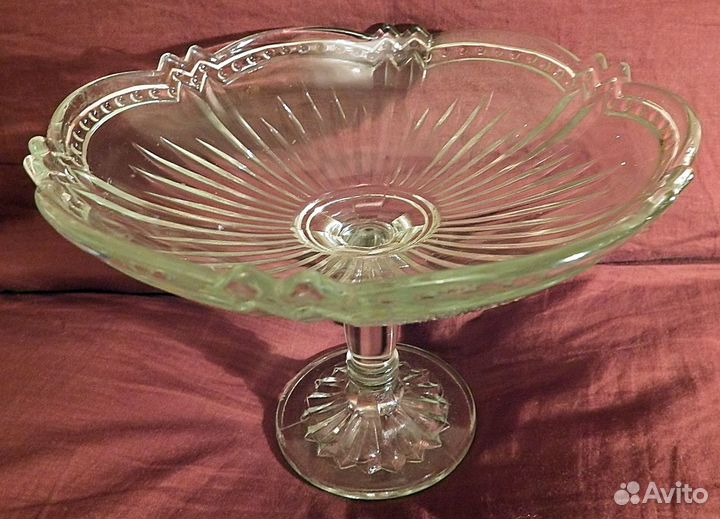 Ваза на ножке. Белое стекло. СССР. 1950-е годы