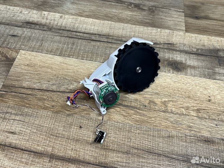 Колесо правое (R) Xiaomi Dreame D9 / D9 Pro