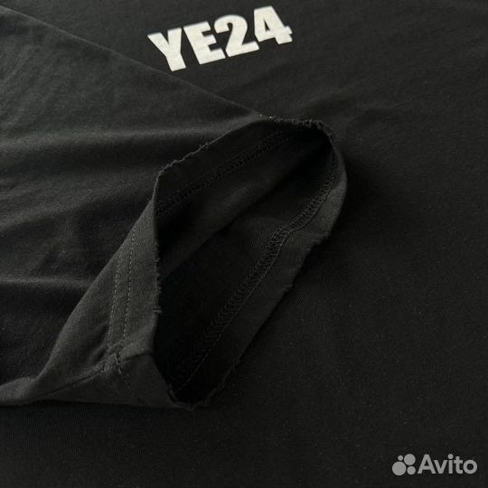 Футболка Ye24