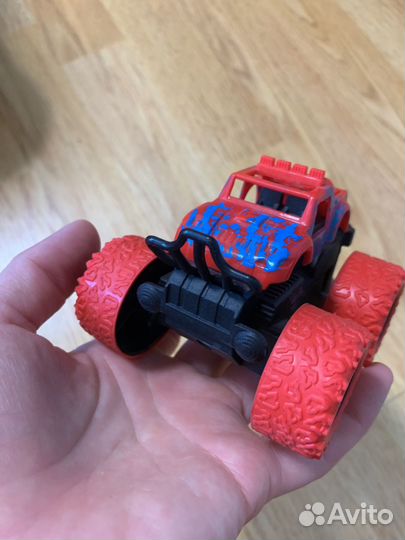 Детская игрушка машинка