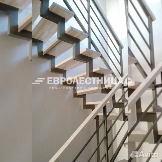 Лестница на металлическом каркасе