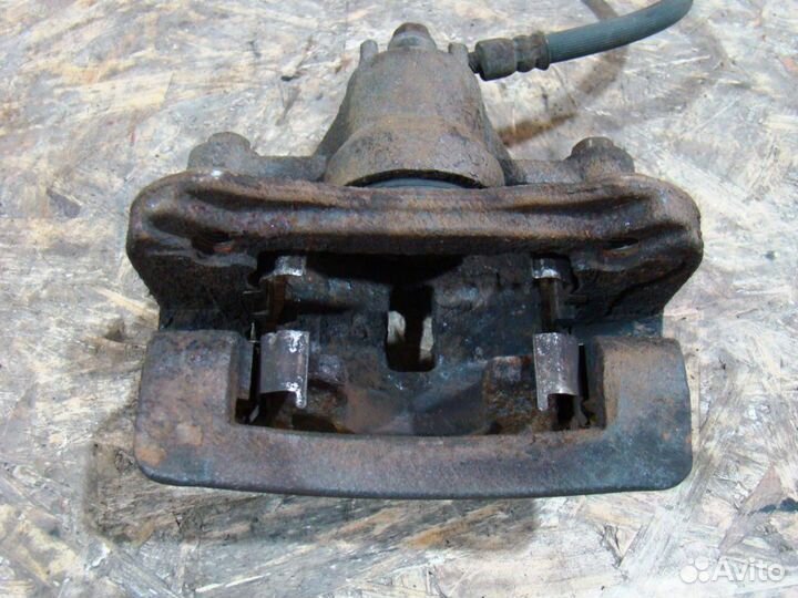 KIA Sportage 2 Суппорт тормозной задний правый