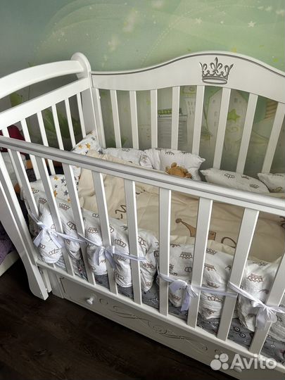 Детская кровать с маятником и ящиком