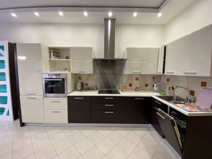 3-к. квартира, 120 м², 10/18 эт.