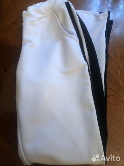 Спортивный костюм модный