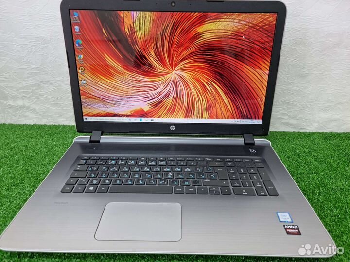 HP 17.3 Core i3 6100u/8gb/radeon 2gb/1tb