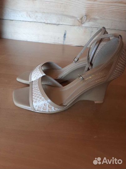 Босоножки женские