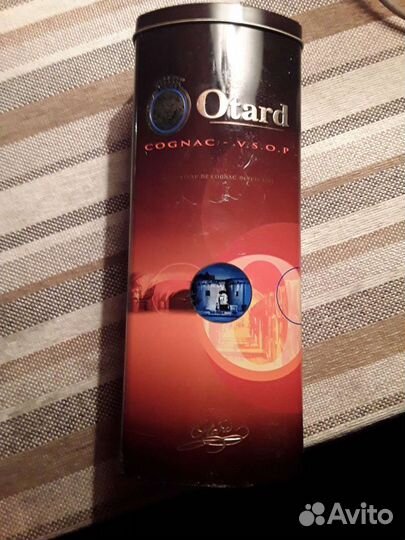 Жестяные коробки и футляры от конфет, чая и др