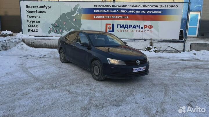 Трос открывания капота Volkswagen Jetta (A6) 5C682