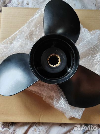 Гребной винт на подвесной лодочный мотор