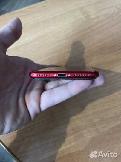 Телефон iPhone 8 64 gb red