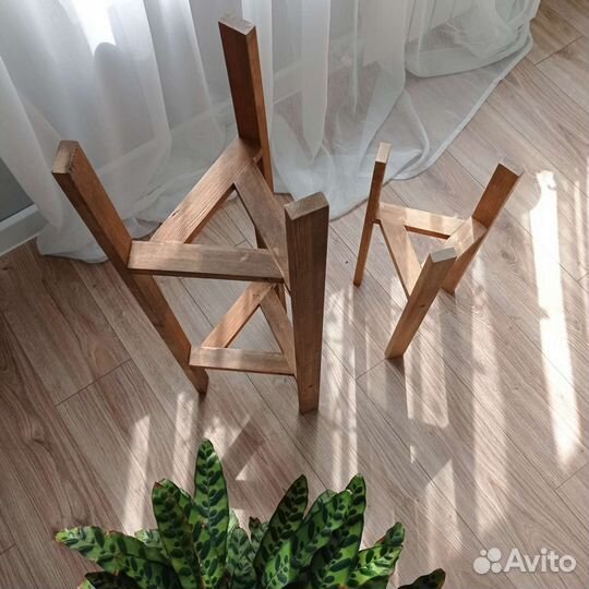 Деревянная напольная подставка для цветов