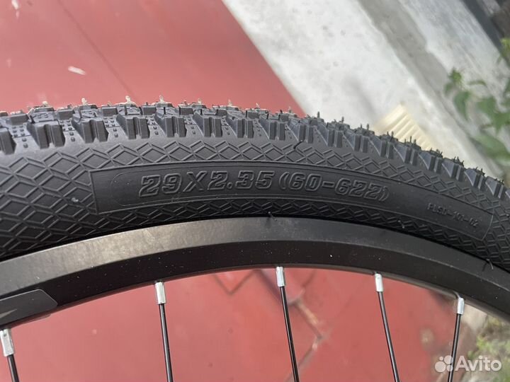 Велосипед на колесах 29 на 2,35 дюймов