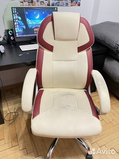 Кресло кожаное белое