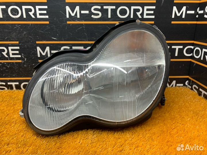 Фара левая Mercedes-Benz C-Class W203 111.951 2000