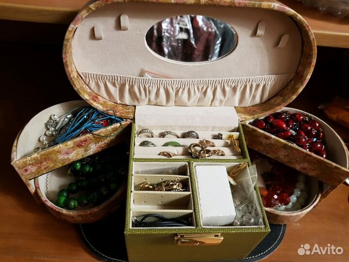 Кожаная шкатулка для ювелирных изделий