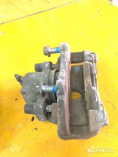 Суппорт передний правый Volvo V50 2005