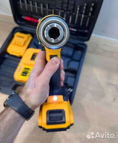 Шуруповерт dewalt ударный 26v+набор