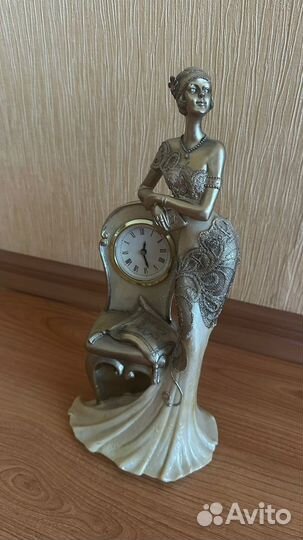 Статуэтка с часами