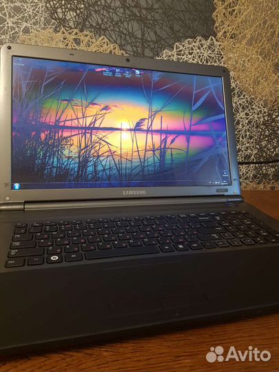 Samsung 17.3 /Core i3-2328M /GeForce 520