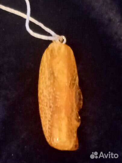 Кулон янтарный