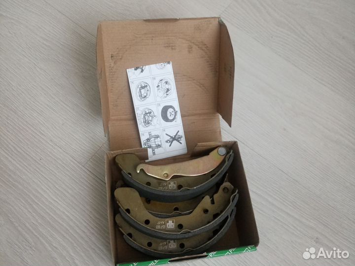 Тормозные колодки задние барабанные