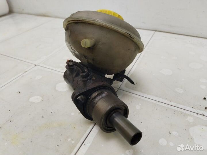 Главный тормозной цилиндр Audi 90 B3 NG 1989