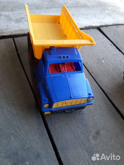 Игрушка грузовик самосвал