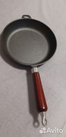 Новая сковорода чугунная 22см
