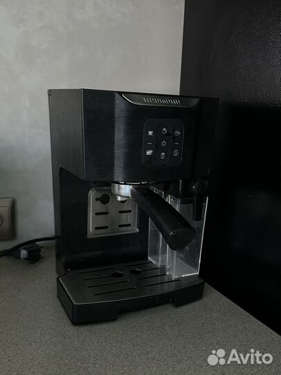 Кофеварка рожковая Redmond RCM-1512