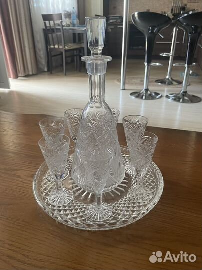 Графин, поднос, рюмки