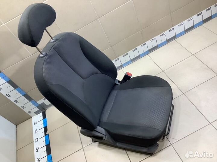 Сиденье переднее правое Kia Rio 1.4 16V G4EE 2009