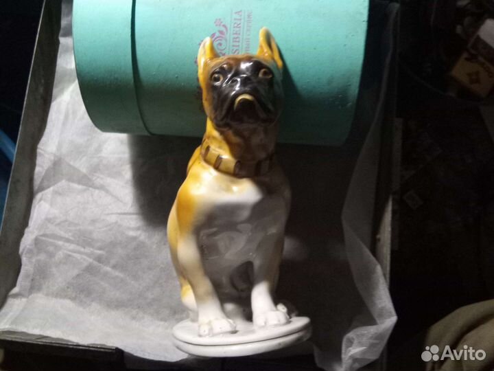 Собака боксер, фарфор