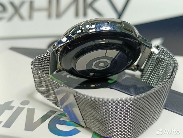 Смарт-часы Samsung Galaxy Watch Active 2
