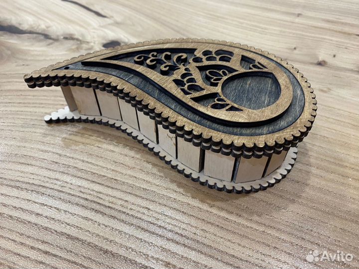 Деревянная шкатулка