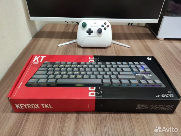 Кастомная Red square keyrox tkl