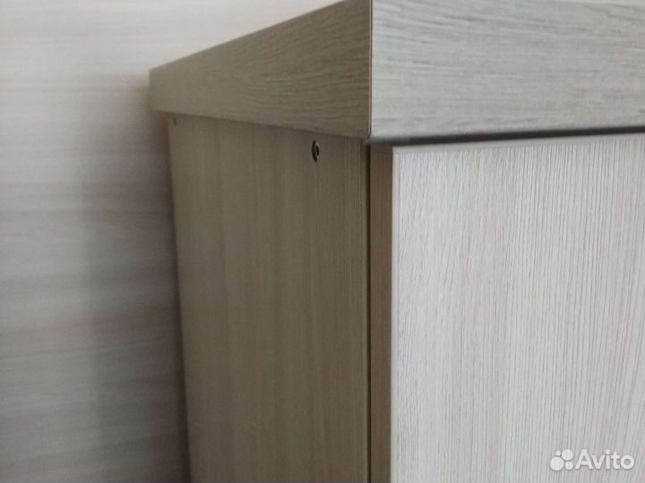 Тумбочка с выдвижными ящиками