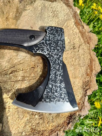 Крутой кованый топор 