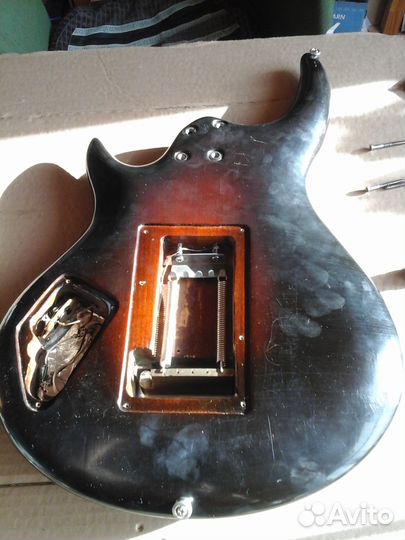 Дека от электрогитары