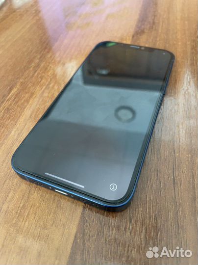 Телефон iPhone 12