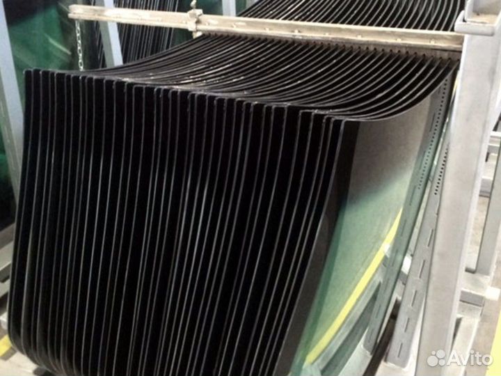 Стекло двери правое короткое New Holland