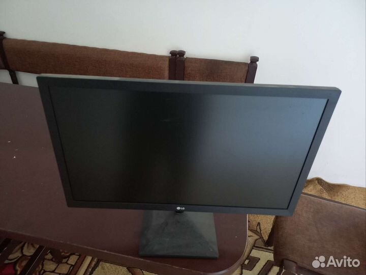 Монитор LG 22