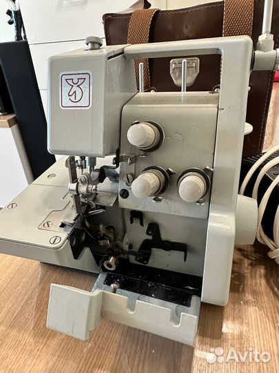 Оверлок /швейная машина 151