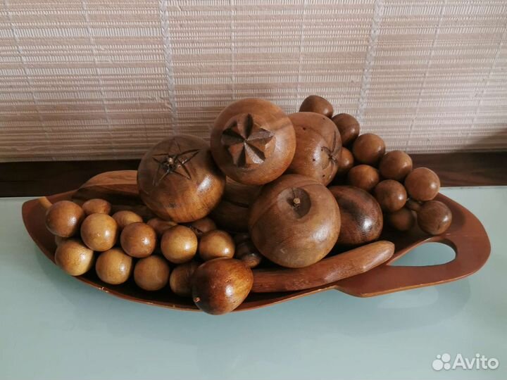 Фрукты на подносе