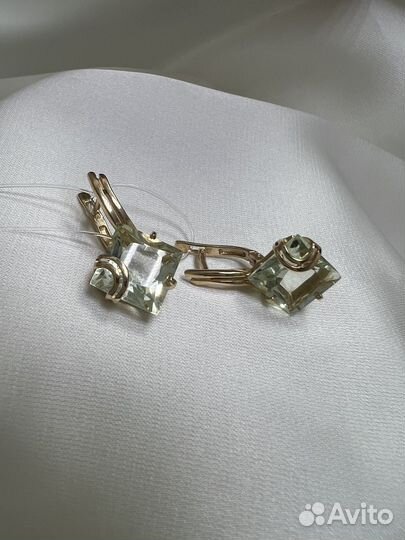 Золотые серьги с зеленым аметистом