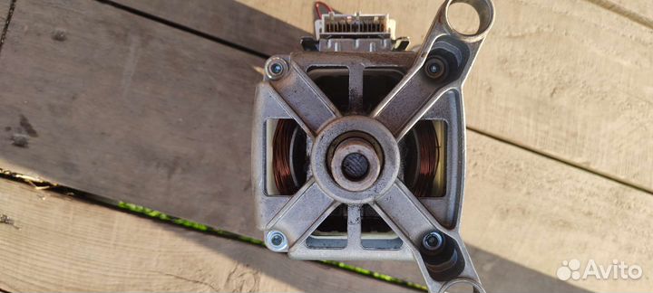 Двигатель от стиральной машинки Ariston