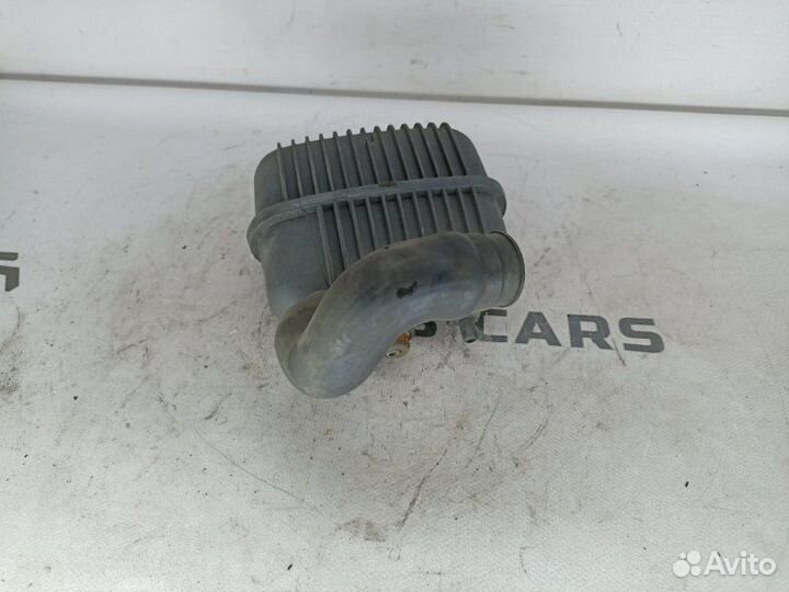 Резонатор воздушного фильтра Audi A6 C6 BRE 2.0