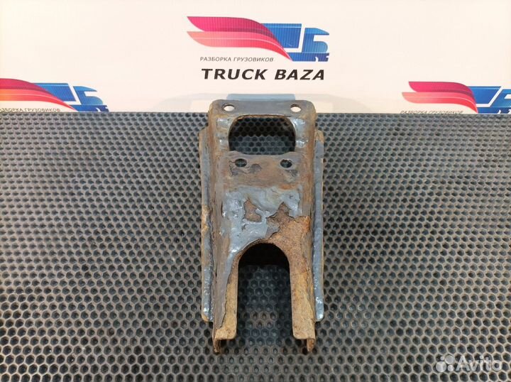 7421507833 Кронштейн амортизатора переднего