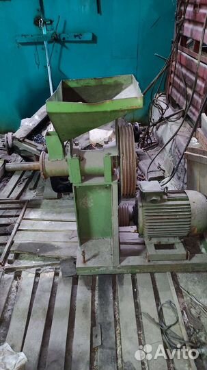 Дробилка зерна измельчитель комбикорм