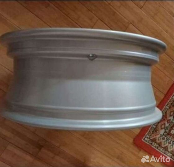 Диск литой автомобильный r18